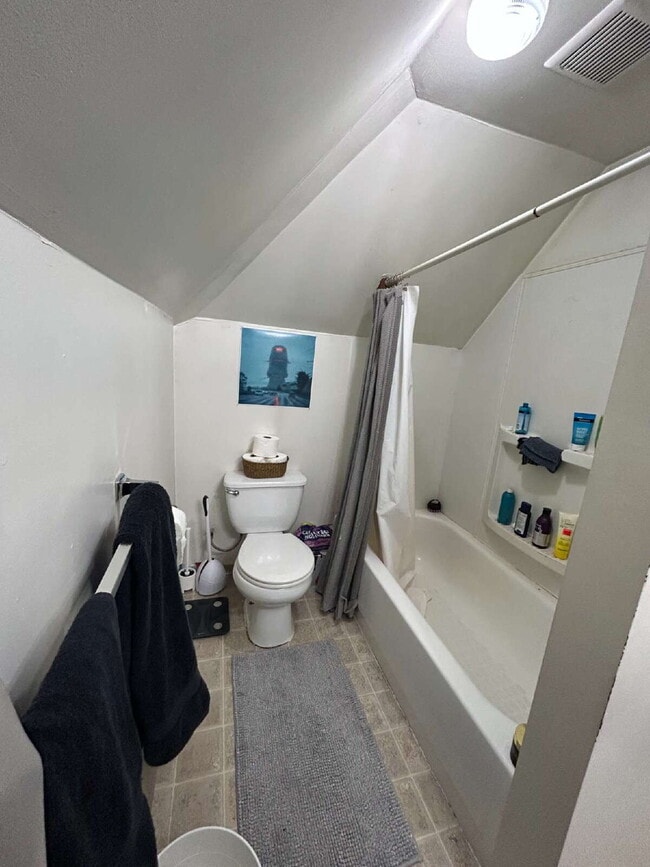 Building Photo - Walk to WWU & Downtown Bellingham from Prime Chestnut St Location