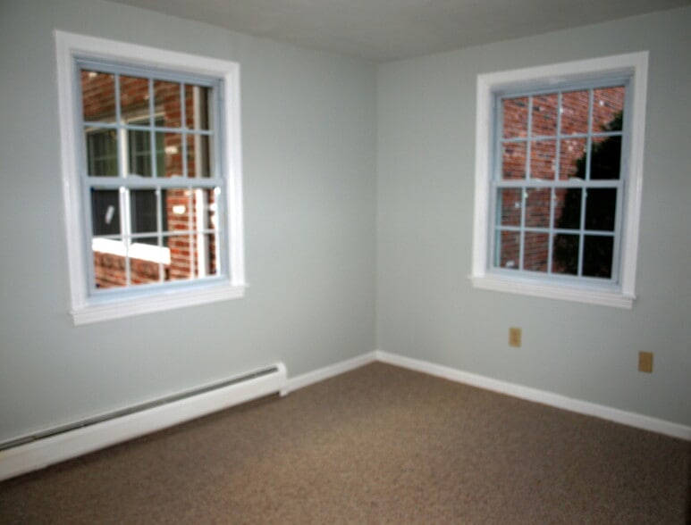 Building Photo - 180 Tyngsboro Rd