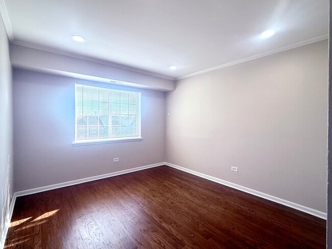 Building Photo - 1533 N Windsor Dr