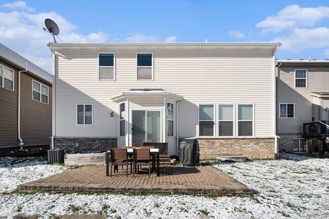 Building Photo - 27106 Ladbroke St