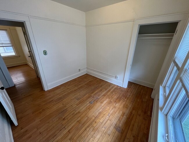 Building Photo - 5 Bed / 2 Bath House Located Downtown Madi...