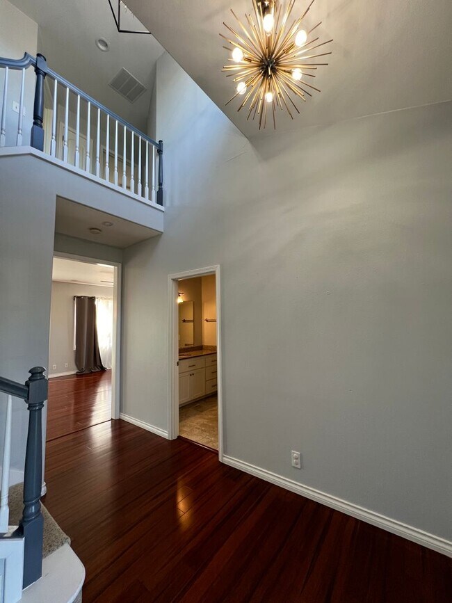 Building Photo - 1592 Kingston Way