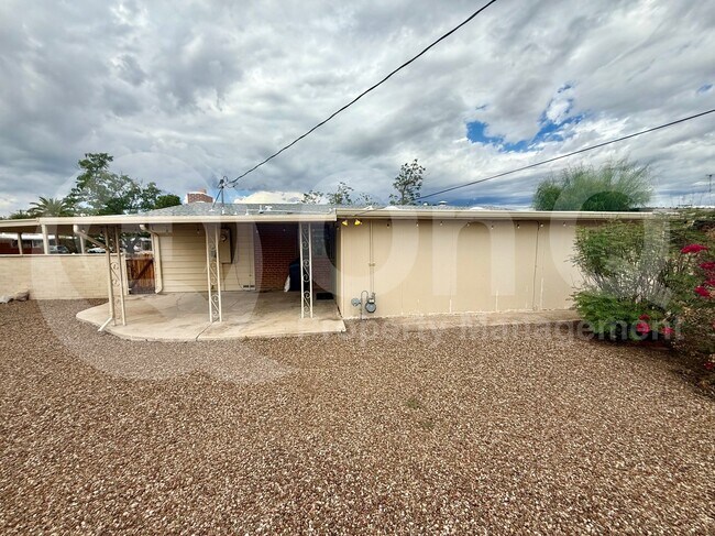 Building Photo - 2045 S Avenida Planeta