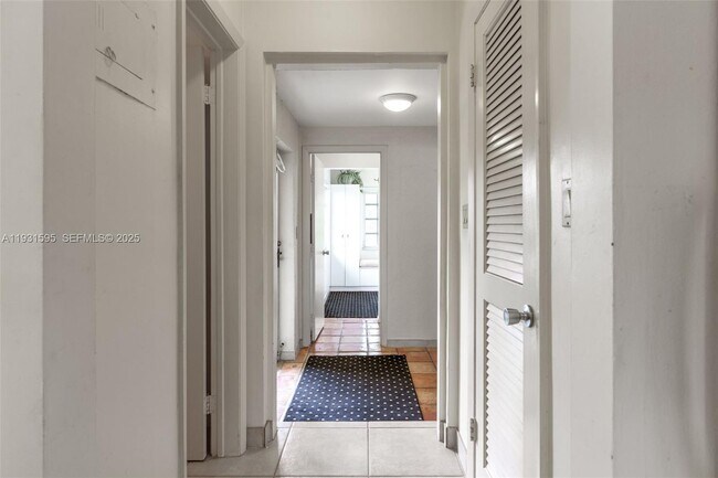 Building Photo - 2130 NE 15th St