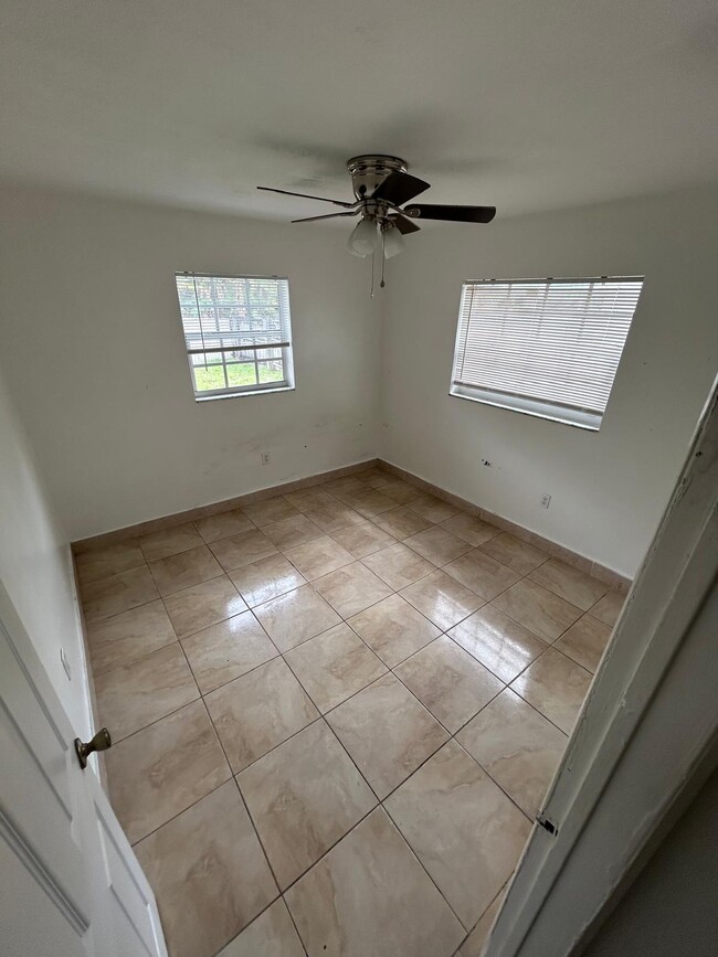 Building Photo - 1907 SW 99th Ter