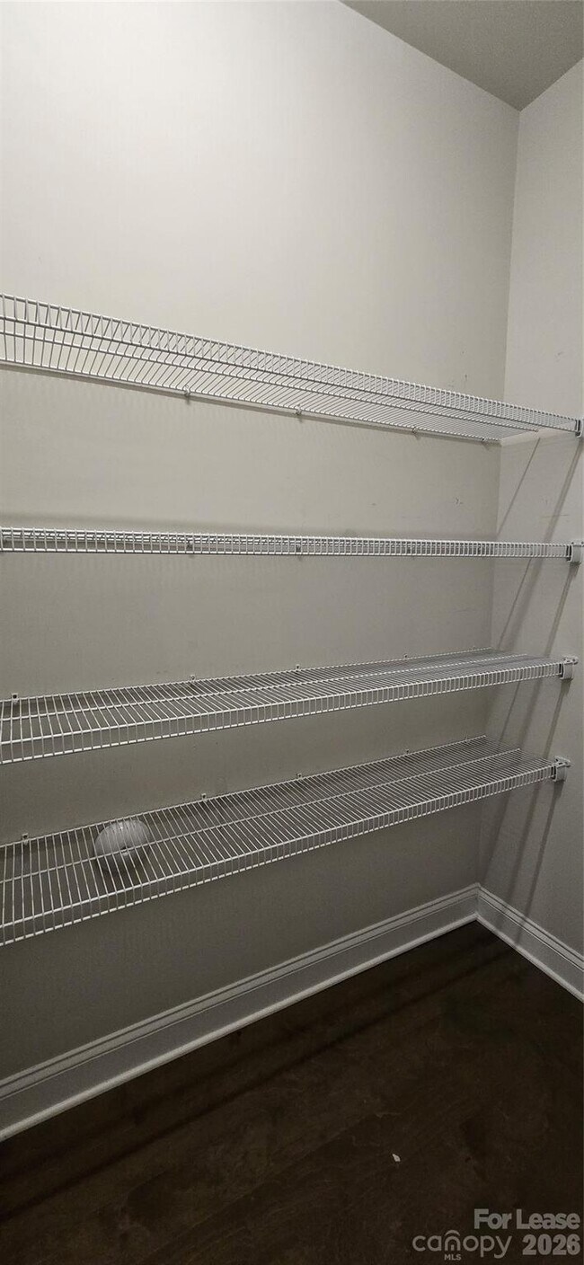 Building Photo - 990 Pennington Dr