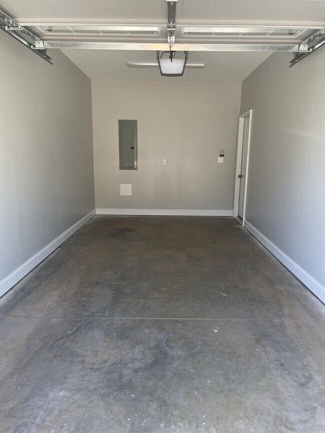 Building Photo - 1179 Commonwealth Cir