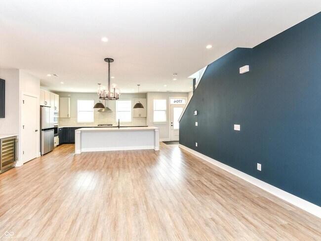 Building Photo - 1704 Rosette Wy