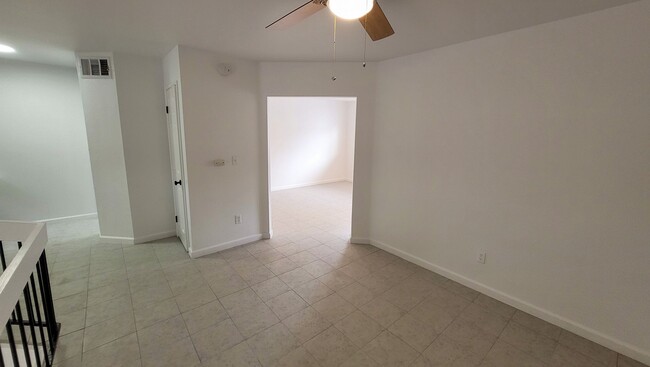 Building Photo - COMING IN FEBRUARY! 2 Bedroom 2.5 Bath Gat...