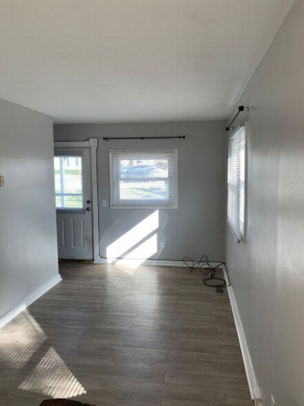 Building Photo - 360 Locust St