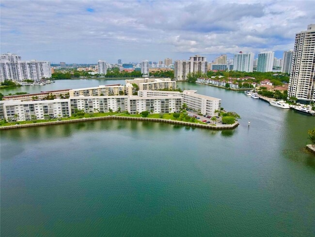 Building Photo - 3030 Marcos Dr