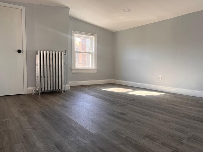 Building Photo - 7 Beacon Ave