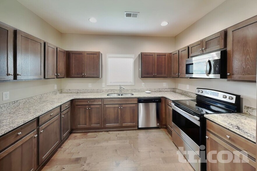 Building Photo - 925 Beverly Ct