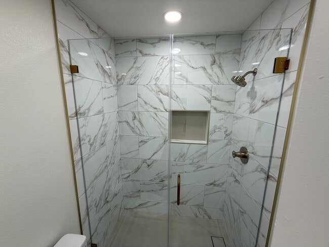 Building Photo - Fully Remodeled 2bed/2bath Townhouse.