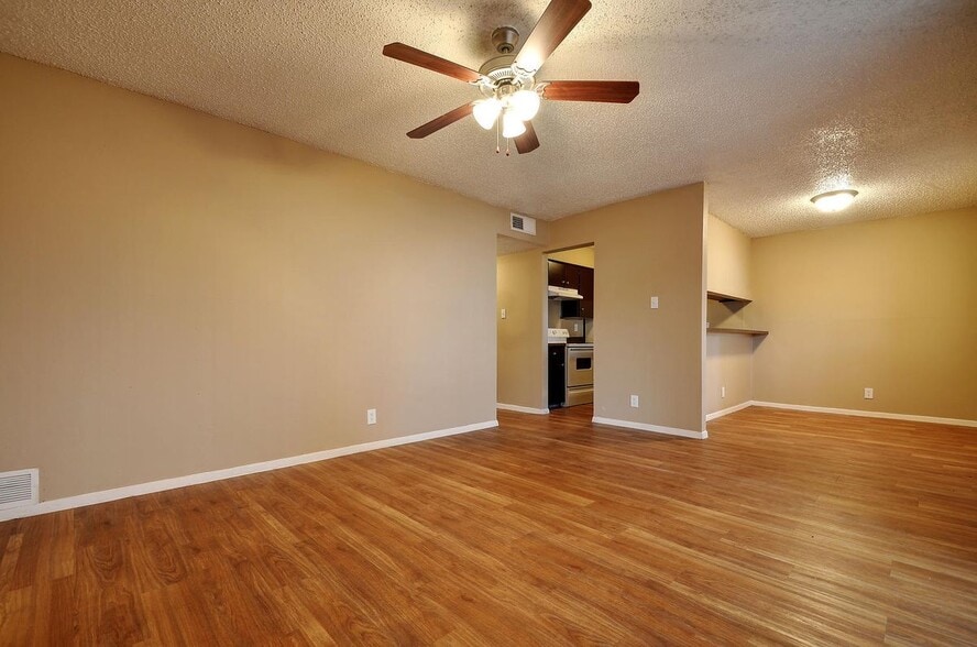 Building Photo - 2507 Burleson Rd