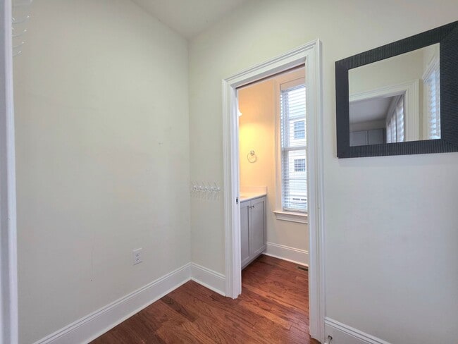 Building Photo - 4bed-3.5bath home in the Town of Whitehalll