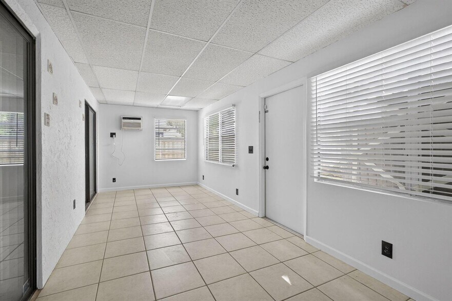 Building Photo - 11925 Suellen Cir