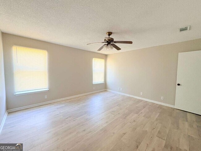 Building Photo - 142 Woodvalley Ct