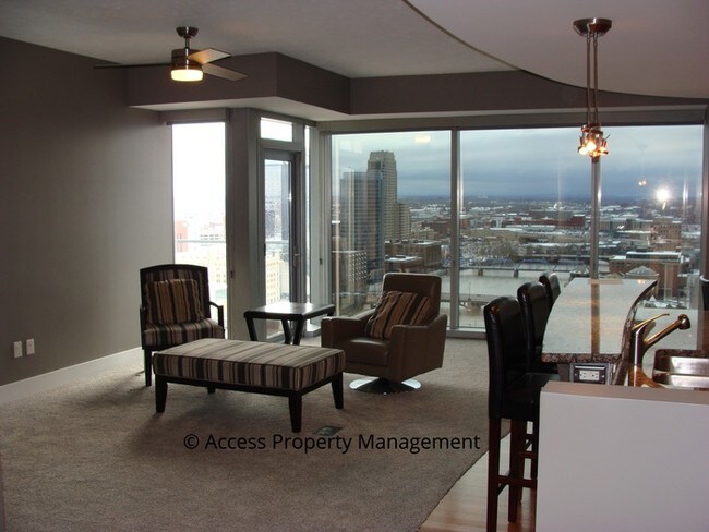 Building Photo - River House 17th Floor Condo