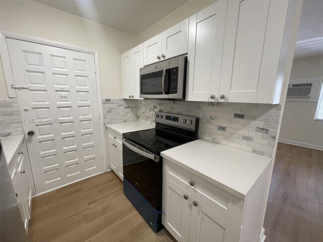 Building Photo - 218 Santillane Ave