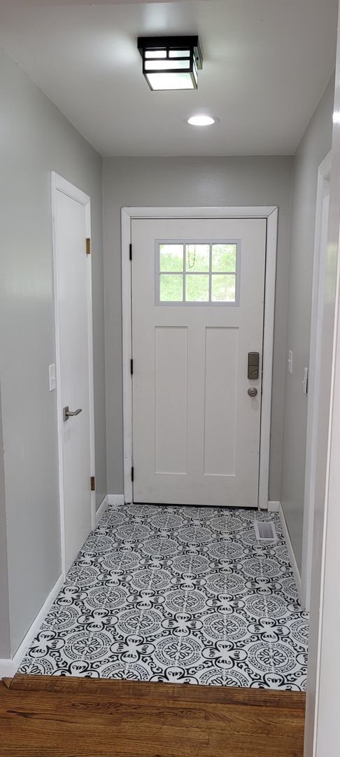 Building Photo - Remodeled 3 bedroom 2 bathroom house with 2 car garage and fenced yard