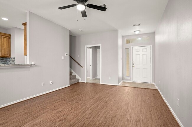 Building Photo - 16546 Pentonshire Ln