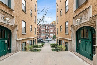 Building Photo - Two Bedroom in South Shore