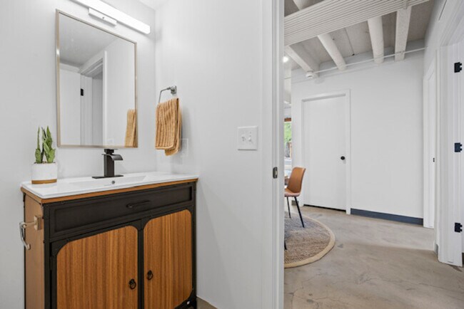 Building Photo - 415 S Weber St