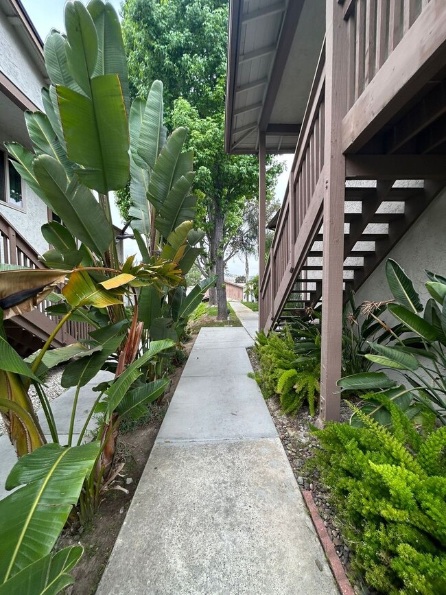 Building Photo - Upgraded, single story 2 bedroom Condo! La...