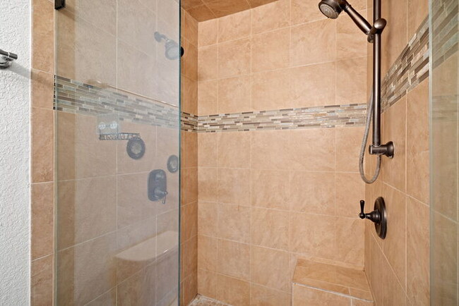 Building Photo - Beautiful Home For Rent in St Petersburg!