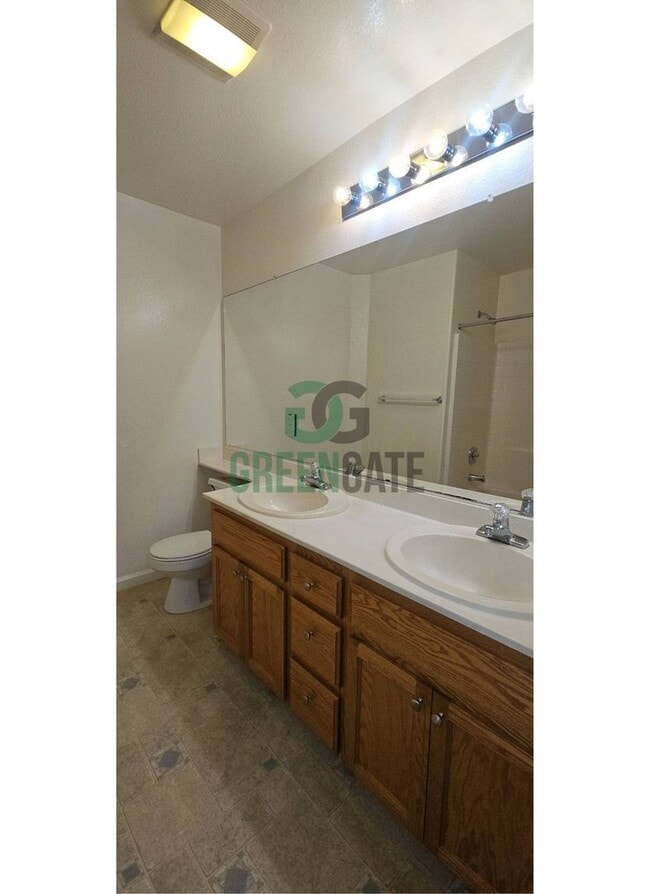 Building Photo - Beautiful 4 Bedroom, 3 Bathroom Home in Tr...