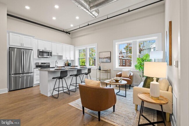 Building Photo - 30 W Broad St