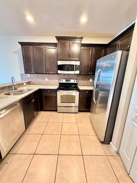 Building Photo - 8965 NW 98th Ave