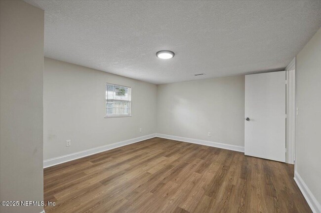 Building Photo - 2650 Debbie Ct