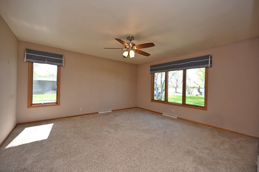 Building Photo - 202 Lac La Belle Dr
