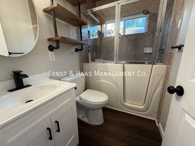 Building Photo - 1120 East E Street