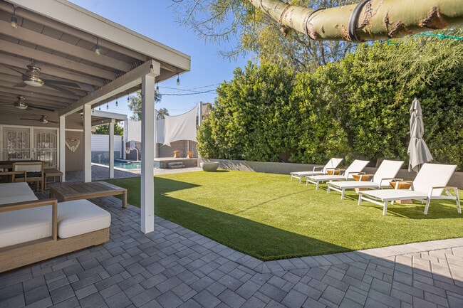 Rare in 85014:Private backyard oasis with sparkling pool and covered furnished patio - 6136 N 9th St