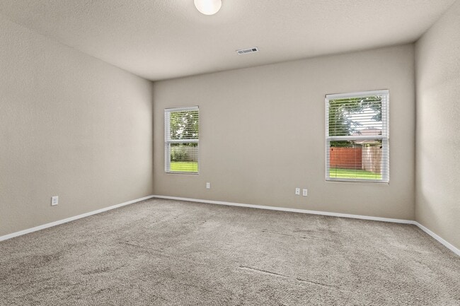 Building Photo - Beautiful home Located in desirable west Fayetteville neighborhood with playground