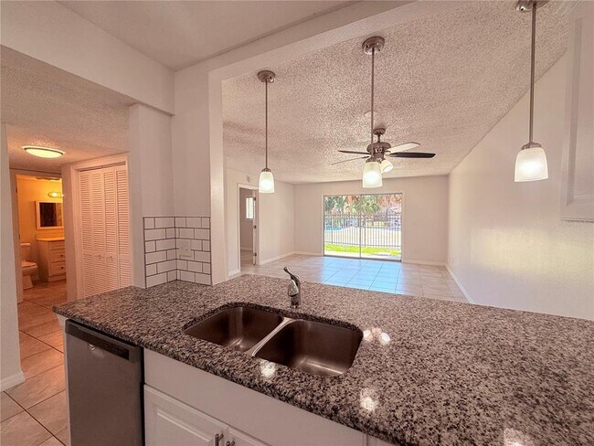 Building Photo - 6332 Newtown Cir