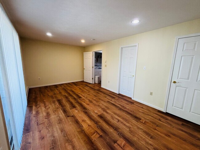 Building Photo - 2502 Ridge Rd