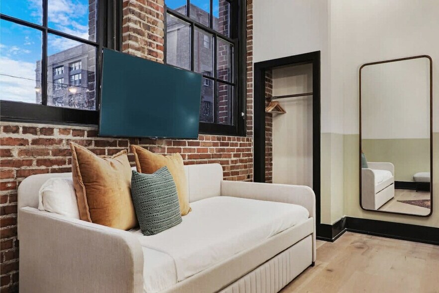 Building Photo - 1148 S Peters St