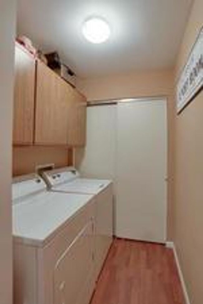 Building Photo - 1712 Stratford Dr