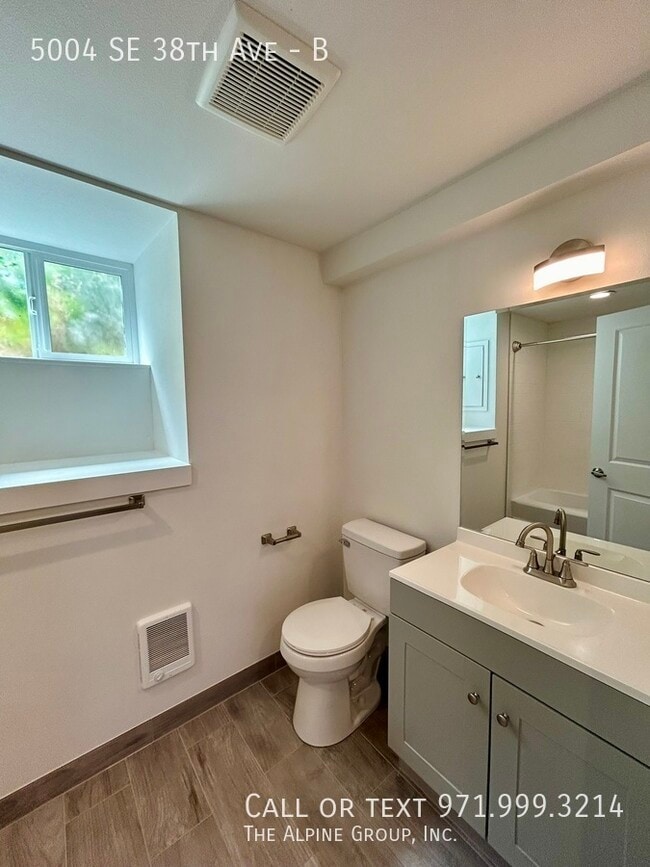 Building Photo - 5004 SE 38th Ave