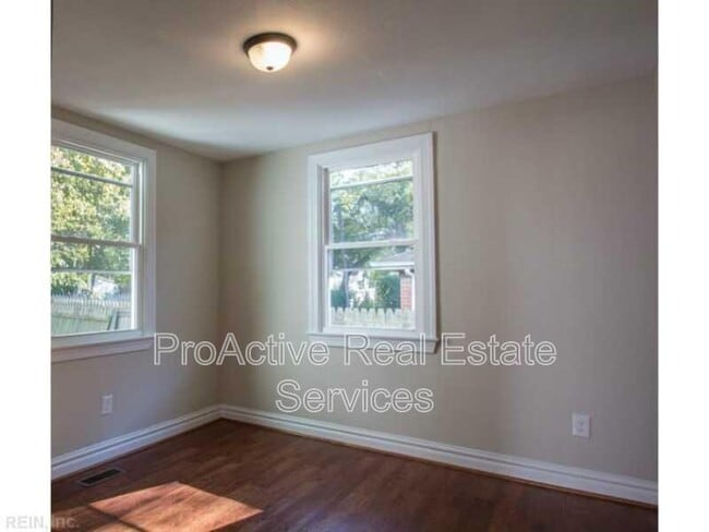 Building Photo - 4814 Killam Ave