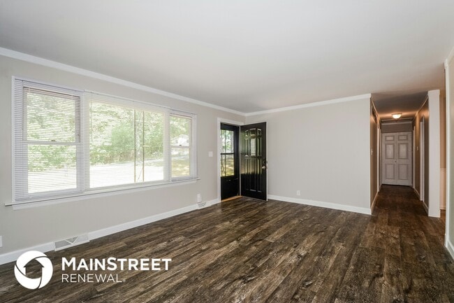 Building Photo - 4312 Oakcrest Dr