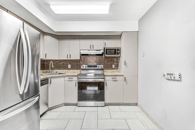 Building Photo - 416 68th St