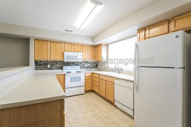 Building Photo - 9727 Cherry Ln