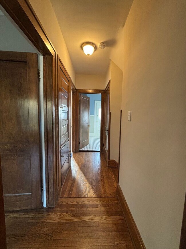 Building Photo - Charming 3-Bedroom Home in the Heart of Cl...