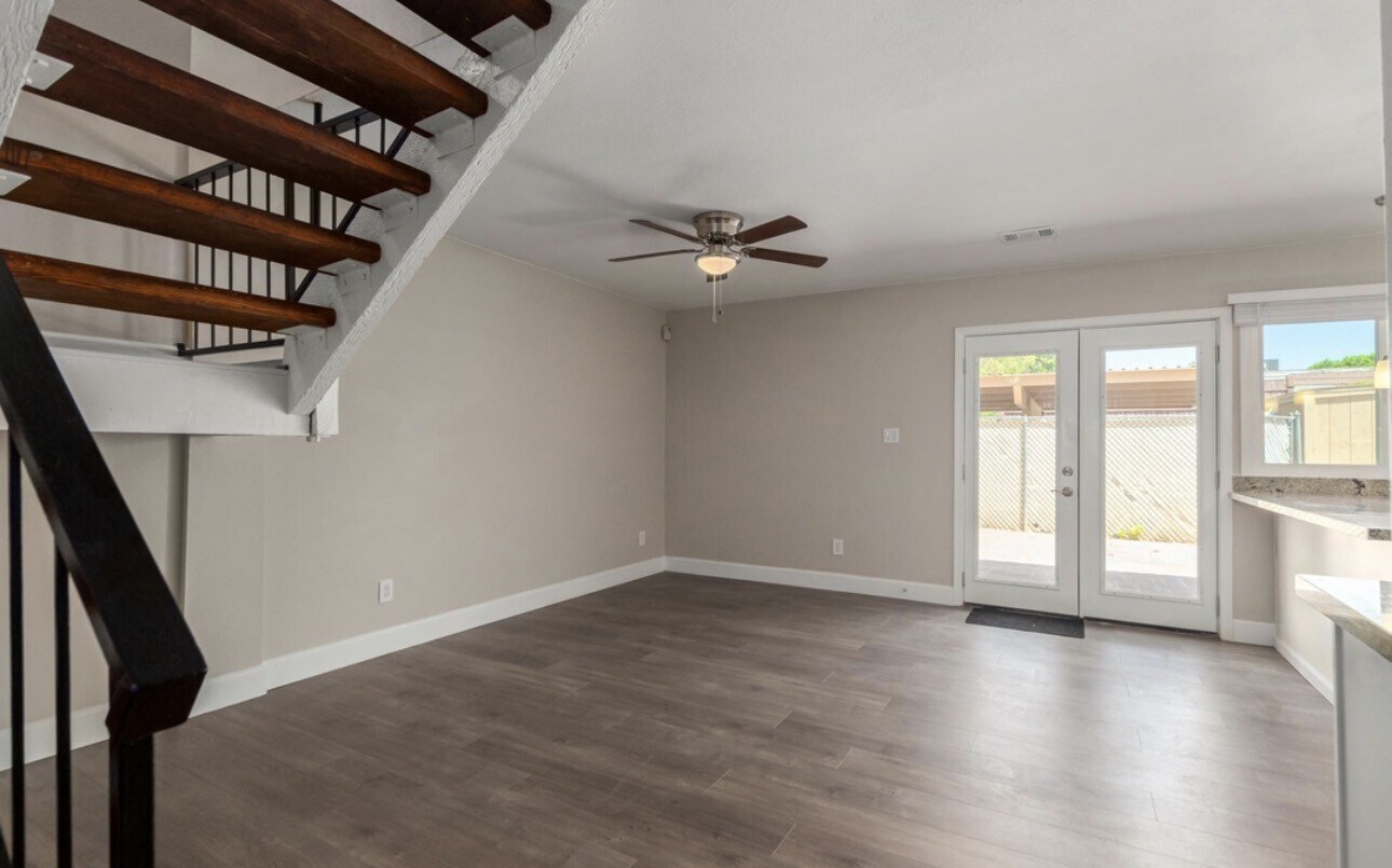 Building Photo - 1623 E Malibu Dr