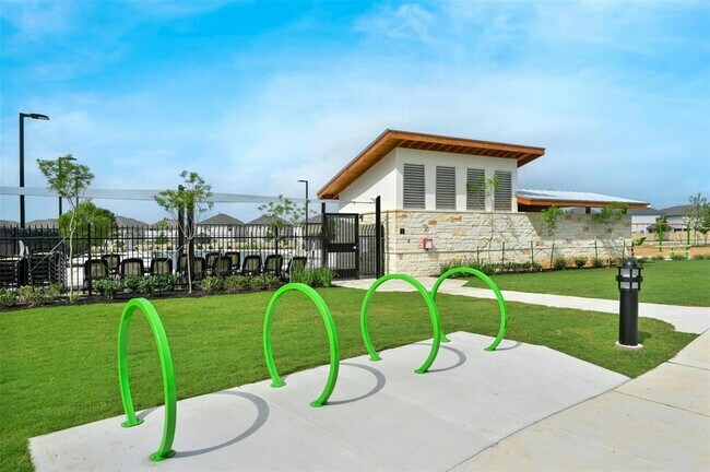 Building Photo - 105 Munk Ln